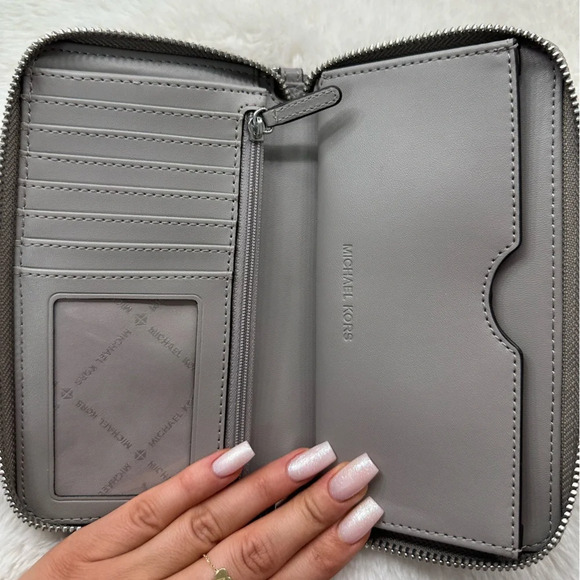 MICHAEL KORS GREY WALLET - Picture 4 of 5